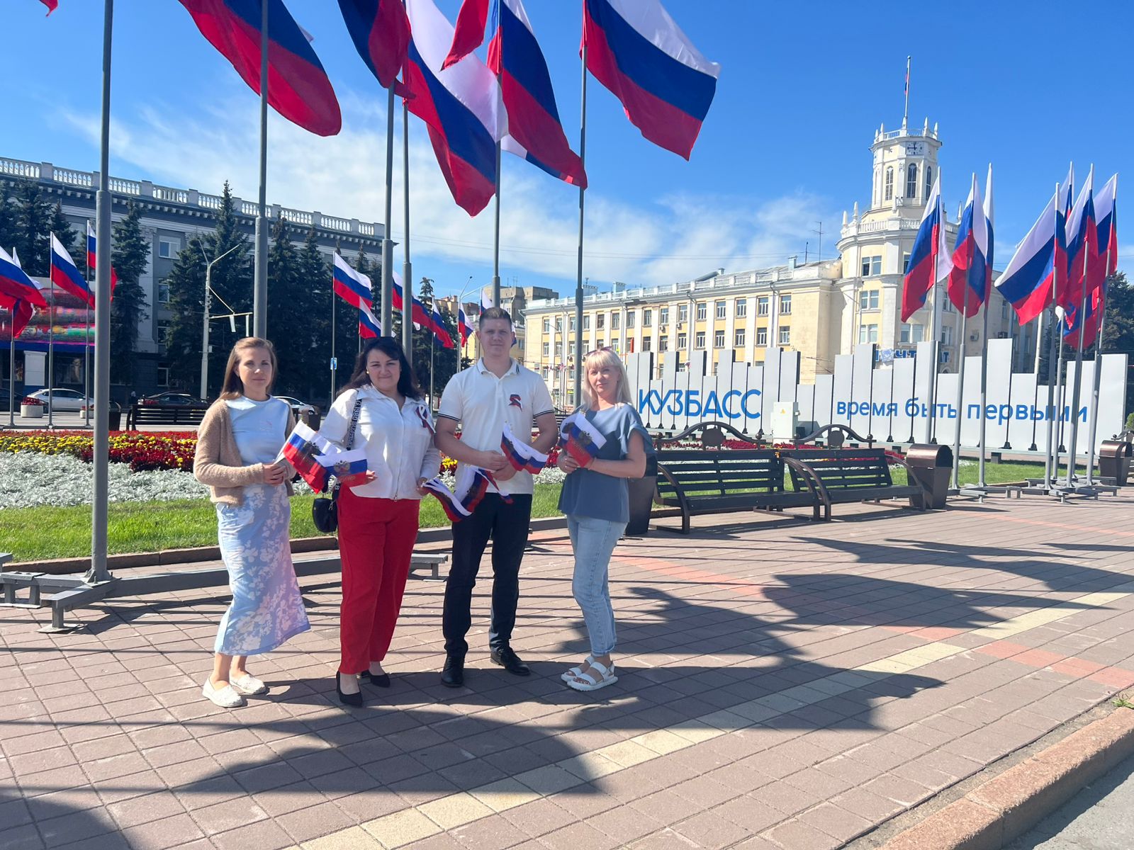 «Под флагом единым – под флагом России!»